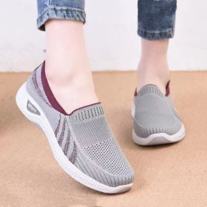 Women Korean Fashion Slip On Jogging Shoes Sneakers Lightweight Breathable Low Cut Flat Casual Black Rubber Shoes For Women On Sale