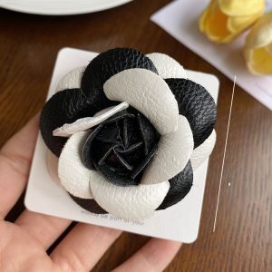 Fashionable Chest Pin Brooch Korean Luxury Large Air Outerwear Sweater Brooch Vintage Pearls Lace Accessories for Women