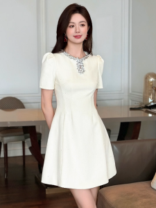 Happy Diva váy A mini trắng thiết kế cao cấp thanh lịch tôn eo mảnh 9002