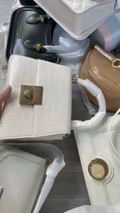 (Auth Tuồn Chính Hãng) Túi Đeo Chéo Cầm Tay C N K Da Cá Sấu Bóng Dáng Hình Thang Sang Trọng Cao Cấp Size 22cm Kèm Túi Giấy Hãng