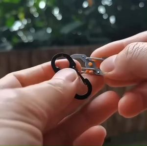 พวงกุญแจคาราบิเนอร์ สเตนเลส รูปตัว S พร้อมตะขอล็อก ขนาดเล็ก กันขโมย L291