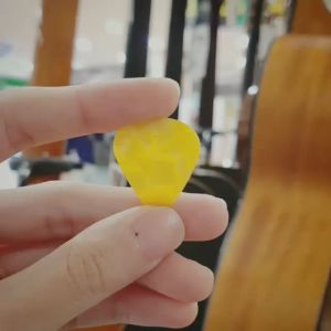 ปิ๊กกีตาร์ แท้ 100% แท้ 100% ขนาด 0.46 MM ทรงหยดน้ำ พร้อมส่งจากไทย