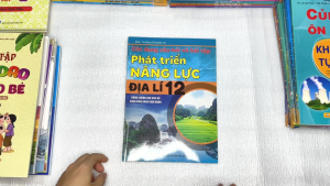 Sách - Các Dạng Câu Hỏi Và Bài Tập Phát Triển Năng Lực Địa Lí 12 - ndbooks
