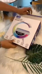 MYL-9 มินิหลายสีไฟ 4 ใน 1 ลำโพงบลูทู ธ 3 ใน 1 สมาร์ทไฟตกแต่งห้องนอนในตัวที่ชาร์จแบบไร้สาย 15 วัตต์ชาร์จมือถือและไฟ LED