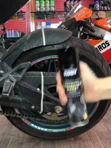 Perombak plastik sepeda motor KOBY! Semir motor perawatan perbaikan pencerah mencegah kerusakan penuaan perawatan dan perbaikan penuaan tingkat balap satu semprotan dan satu lap untuk memperbarui plastik / kulit / logam universal