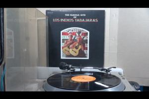 2 แผ่นเสียง 12นิ้ว BD4 LOS INDIOS TABAJARAS -THE FAMOUS HITS  แผ่นVG+ ริ้วรอยบาง  เสียงรบกวนนิดหน่อย ไม่มีรอยลึก แผ่นล้างทำความสะอาดแล้ว ปก2ชั้นVG++มีตำหนิขอบนิดหน่อย ขอบไม่ขาด สันไม่ทะลุ