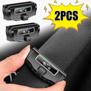 ชิ้นปิดหัวเข็มขัดยึดเข็มขัดนิรภัยรถอเนกประสงค์ปรับได้ป้องกันการหยิกเข็มขัดนิรภัยพร้อมโลโก้อุปกรณ์ตกแต่งภายในรถยนต์