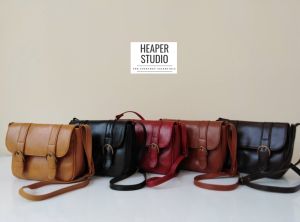 HEAPER AVE สไตล์วินเทจ สะพายข้าง กระเป๋าหนังสะพายข้างผู้หญิง Crossbody bag
