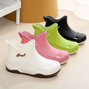 รองเท้าบูทกันฝนขาสั้นสำหรับผู้หญิง รองเท้าทำงานวันฝนตก กันลื่นและทนต่อการสึกหรอ กันน้ำ กันคราบ นุ่มและเบา ซับในผ้าก๊อซ