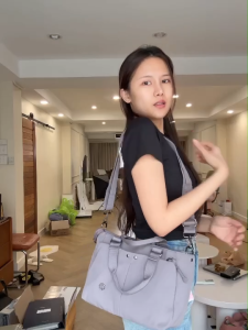 Lingky กระเป๋าทรงถือ+สะพาย ผ้าร่มสปอร์ต รุ่นใหม่น้ำหนักเบามาก มีช่อง 3ซิป ไซส์ 10"ขนาดพอดีใช้งาน (LU 1888)