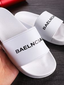 รองเท้าแตะผู้ชายฤดูร้อน รองเท้าแตะกลางแจ้ง กันลื่น แฟชั่น รองเท้าแตะหนัง PU พื้นยาง รองเท้าแตะแบบสวมสบายสำหรับทุกวัย