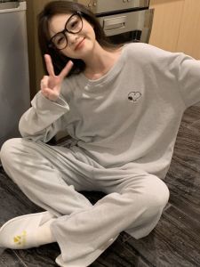 ชุดนอนสุนัข Snoopy แขนยาว 2 ชิ้น ผ้าขนแกะ อบอุ่น ฤดูใบไม้ร่วง/ฤดูหนาว ชุดนอนผู้หญิง ชุดนอนผ้าขนแกะ ชุดนอนผ้าขนแกะ