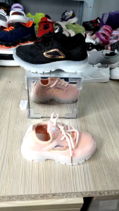 รองเท้าผ้าใบเด็ก กันลื่น มีไฟ LED เด็กชายและเด็กหญิง ผูกขึ้น ป้องกันการลื่นไถล รองเท้าสีขาว