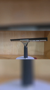 Tay gạt kính chuyên nghiệp 30cm. thép inox 304 không gỉ lưỡi silicon mềm dai. trọng lượng 155g. kiểu dáng mới đục lỗ để lắp vào gậy. phù hợp cho làm công trình nhà dân nhà hàng siêu thị trường học trung tâm thương mại...