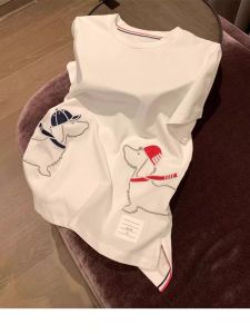 เสื้อยืดแขนสั้นผู้หญิง ทรงหลวม ผ้าฝ้ายแท้ ปักลายสุนัข ฤดูใบไม้ผลิ ฤดูร้อน ใหม่ คอลเลกชั่นฤดูร้อน 2025 แบรนด์ดัง Outlet