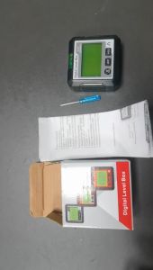 เครื่องวัดมุมระดับดิจิตอล วัดองศาดิจิตอล 360° เครื่องวัดความเอียงแบบดิจิตอลที่มีความแม่นยำ ฐานแม่เหล็กขนาดเล็ก เครื่องวัดความเอียง