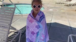 Hoomall Customized Beach Towel for Kids Green Sea Turtle Personalized Name Pool Towel Unique Beach Towel Microfiber Quick-Dry Beach Towel for Kids Personalized Gift for Girl Boy Family Members