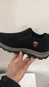 รองเท้าผู้ชาย 2024 ฤดูใบไม้ผลิใหม่ป้องกันการลื่นไถลทนต่อการสึกหรอแฟชั่นสบาย ๆ หนึ่งร้อยเท้าเหยียบรองเท้าลำลองสำหรับผู้ชาย