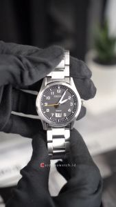 Jam Tangan Pria Seiko Classic SUR569P1 Black Dial Silver Stainless Steel Band