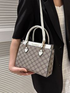 Fashionable Color Block Commuter Bag Womens 2023 New Style Retro Mini Square Bag Versatile Single Shoulder Crossbody Bag