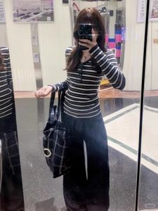 HUOLISI | Black and White Striped V-Neck Fitted Knit Top