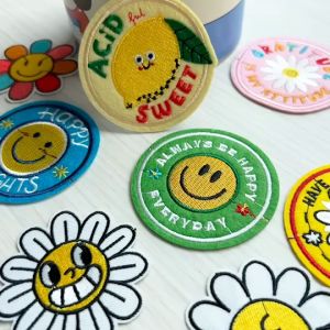 DIY ตัวรีดติดเสื้อผ้า กาวในตัว กระเป๋า รองเท้า หมวก รีดกับวัสดุที่เป็นผ้าได้หลากชนิดหรือนำไปเย็บ ปะผ้า ซ่อมรูบนเสื้อ