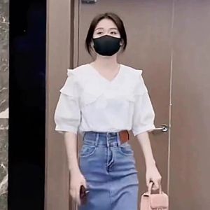 เสื้อเชิ้ตสีขาวชุดกระโปรงยีนส์สองชิ้นเสื้อเชิ้ตฤดูร้อนสุดแนวสำหรับสาวผู้ใหญ่ชุดสไตล์ชาแนลแบบใหม่สำหรับผู้หญิง