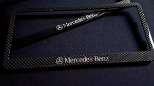 กรอบป้ายทะเบียน รถยนต์ Benz รุ่น Benz Logo หุ้มคาร์บอนแท้ ลาย2 แบบมีแผ่นใสปิดด้านหน้า คู่ละ