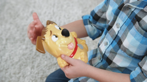 [Hasbro] Peeing Pup Game Fun Interactive Game for Kids Ages 4 and Up