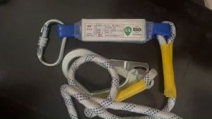 เข็มขัดเซฟตี้แบบเต็มตัว  Full Body Harness  พร้อมเชือกและตะขอใหญ่  2 เส้น (แท็กภาษาจีน)