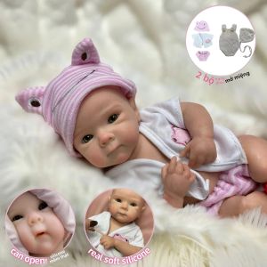 Búp Bê Sơ Sinh Silicon Bettie Girl 13 Inch Với Hai Bộ Trang Phục Có Thể Giặt Miệng Mở Được Vẽ Tay Mềm Mại Đồ Chơi Giáo Dục Thời Trang Dành Cho Bé Gái