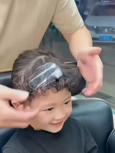 **2025 NEW** Bermazzi Keratin Correction Hair Straightening Cream Bangs Softener Portable Dry Hair State Hair Straightener Cream Bermazzi Keratin Correction Krim Meluruskan Rambut Pelembut Bangs Krim Pelurus Rambut Keadaan Rambut Kering Mudah Alih 刘海直发膏