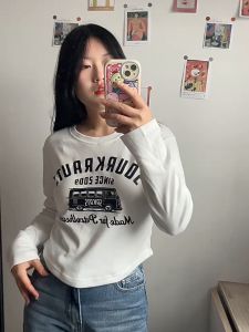 COD✅(จัดส่งตลอด 24 ชั่วโมง）เสื้อยืดแขนยาวสั้นเก๋ๆสไตล์อเมริกันวินเทจสำหรับผู้หญิงเสื้อยืดเข้ารูปพอดีแดนซ์ฮิปฮอปไม่เหมือนใคร