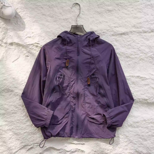 เสื้อกันฝนกันแดดแบบสวมหัวทรงหลวมสำหรับฤดูร้อน น้ำหนักเบา ผ้าไหมน้ำแข็ง สำหรับผู้ชายและผู้หญิง สำหรับกีฬาและกลางแจ้ง