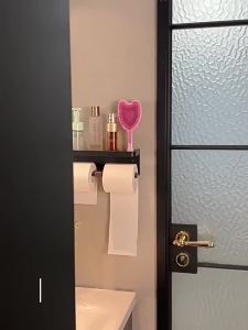 Walnut Toilet Paper Box Toilet Paper Holder Wall-Mounted Face Towel Storage Roll Paper Holder Paper Towel Holder Phone Holder