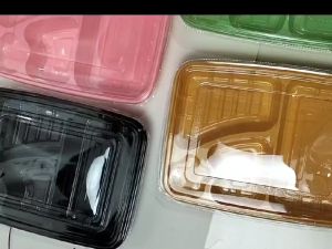 (ISI 50) Mika Bento 4 Sekat HITAMPINKBIRUKUNINGPUTIH BENINGHIJAU + Tutup + WADAH [GRATIS KARDU PEKING MIKA BENTO] / Box Bento / Mika Lunch / Tray Bento PET Per pack isi 50 SET (WADAH+TUTUP).ADA 6 WARNA PILIHAN HARGA PER 50SETp