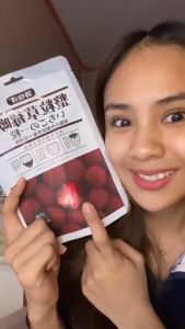 (BUY 1 TAKE 5) Strawberry chocolate Choco Berry Original  Chocolate Coated Freeze Dried Strawberries With 60G/Bag