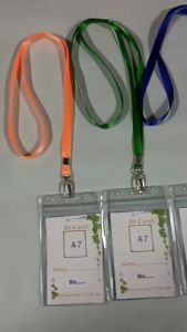 สายคล้องคอพร้อมป้ายชื่อ A7 83x135 มิล สายกว้าง10 มิล ยาว 18 นิ้ว ตัวเกี่ยวโลหะ ป้ายชื่อมีซิปล็อก  แพ็ค5ชุดต่อสี