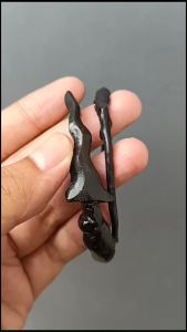 Gelang Pria Akar Bahar Hitam Ukir Keris Lentur