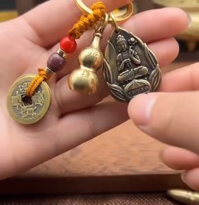 十二生肖本命佛八大守护神黄铜钥匙扣创意个性汽车挂件复古小礼物 Taisui Manjusri Bodhisattva Pendant Belongs To The Rabbit Twelve Zodiac Gourd Key Chain Five Emperor Coins