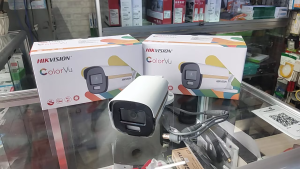 HIKVISION Camera Thân TVI/AHD/CVI/CVBS 2MP có Mic Hồng ngoại 40m có màu 24/7 -  DS-2CE12DF3T-FS