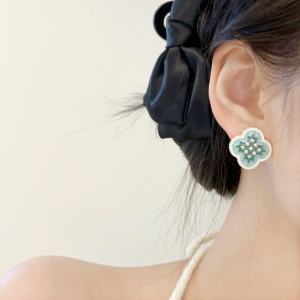 Retro Court Flower Earrings Women Luxury Unique Design No Piercing Required Middle-Age Style Fashion Jewelry Ear Cuffs