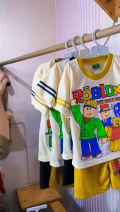 Stelan Baju Anak Laki-laki Motif Roblox Viral Lucu Lengan Pendek Usia 1-10 Tahun Bahan Katun Adem Desain Karakter Roblox untuk Aktivitas Sehari-hari