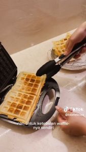 Sonifer Waffle Maker SF-6043 Alat Cetakan Pembuat Wafel Roti Listrik