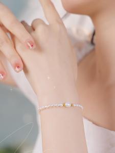 ZHOU LIU FU 周六福 18K Gold Natural Freshwater Pearl Bracelets Small Gold Ball Stretchable Bracelet Pearl Jewelry for Women 17cm X1913024/X1912917