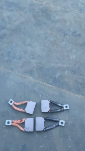 Bộ 4 than đề 262C kích thước 10x30x20 lắp cho xe ô tô máy xúc máy đào các loại