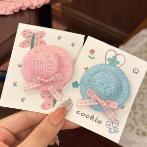 หมวกเบลาส์สไตล์ใหม่ฤดูร้อน 2025 พร้อมโบว์ผีเสื้อขนาดเล็ก สีสันสดใส หมวกทรงหมากรุก ตกแต่งด้วยดอกไม้ เครื่องประดับผมสำหรับเด็กผู้หญิง