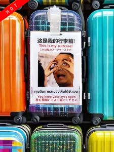 แท็กสัมภาระรูปภาพสติกเกอร์อันโด่งดังเล็กๆ น่ารักๆ ที่สร้างสรรค์ขึ้นมาสำหรับกระเป๋าเดินทาง รูปตัวละครการ์ตูน วัสดุ PVC