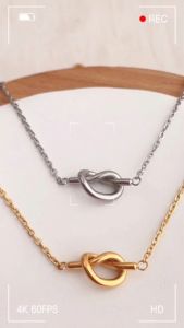 Kalung Cinta Kesetiaan: Baja Titanium Populer & Tahan Karat