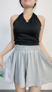 ชุดเซ็ต เสื้อครอปสีดำ + กางเกงสั้นทรงพลีท